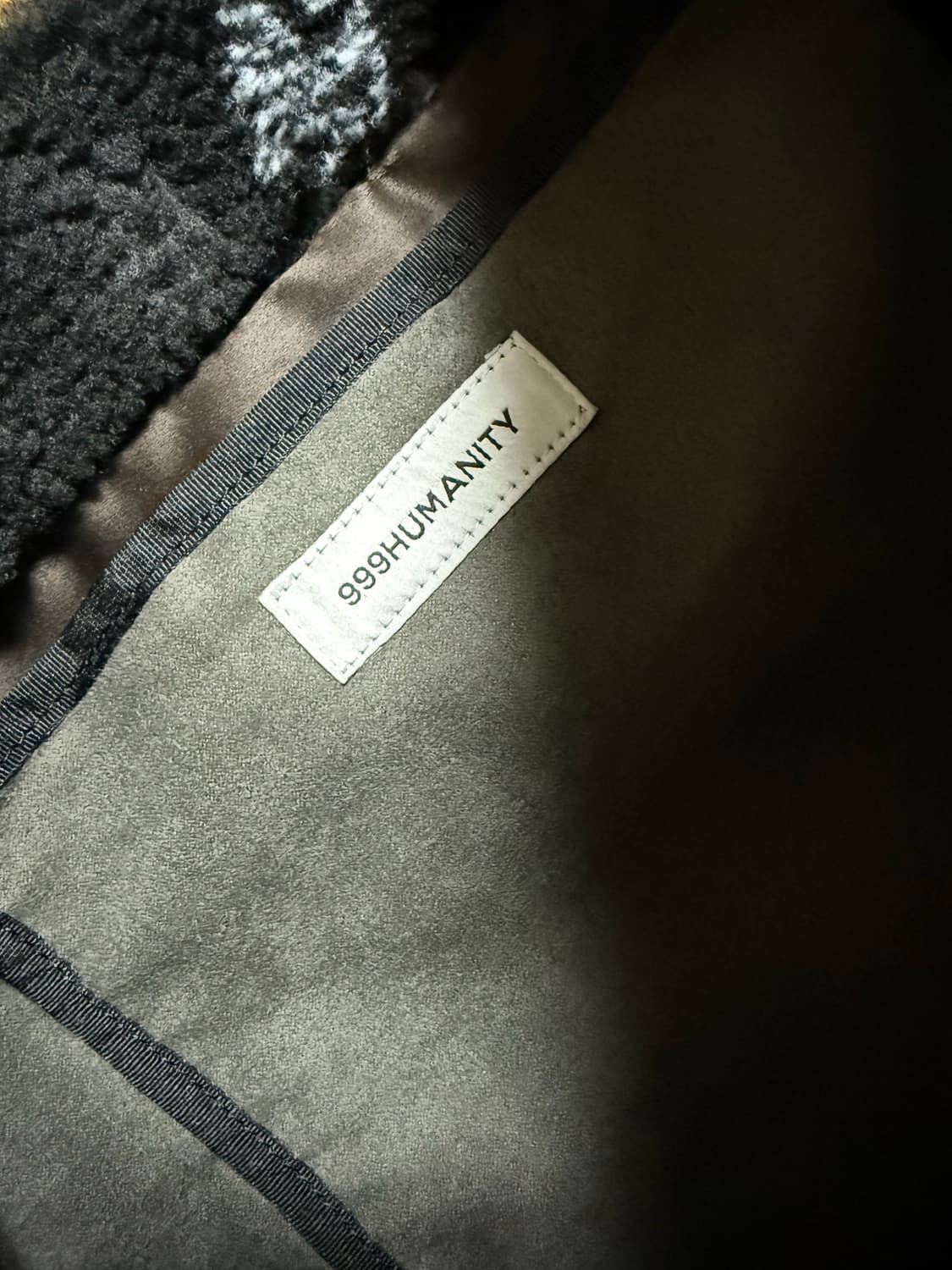 999휴머니티 빅 플리스 토트백 팝니다 상품이미지4