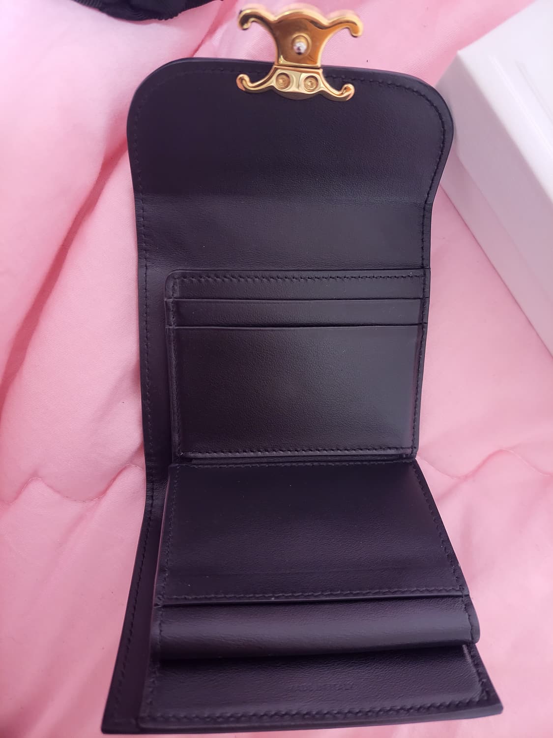 정품)급처상태좋음!셀린느 트리옹프 반지갑 공홈가 97만원 플랩 지갑 상품이미지5