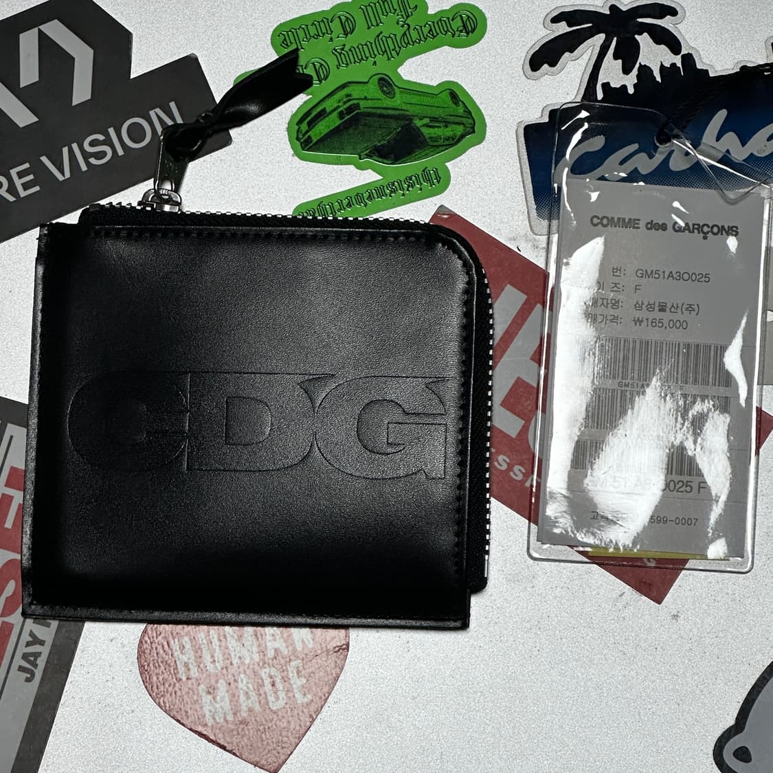 꼼데가르송 CDG 엠보스 지갑 블랙 상품이미지1