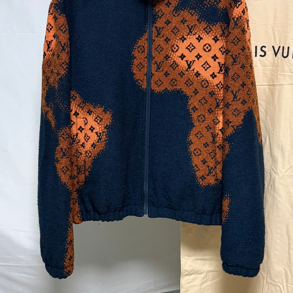 [S+급/50] 루이비통 모노그램 부클레 블루종 후리스 자켓 상품이미지3