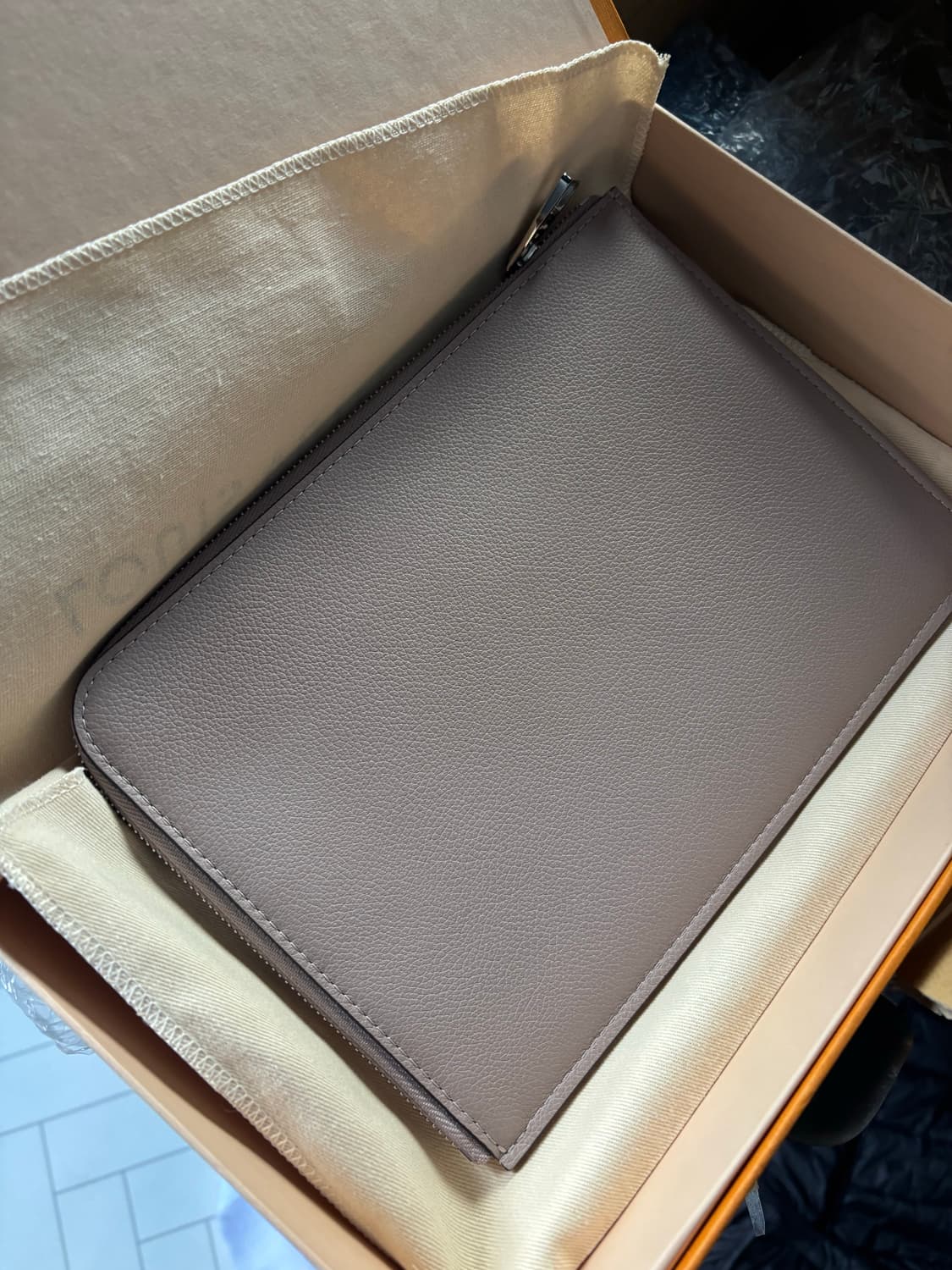 루이비통 포셰트 주르 토프 그레이 클러치백 상품이미지2