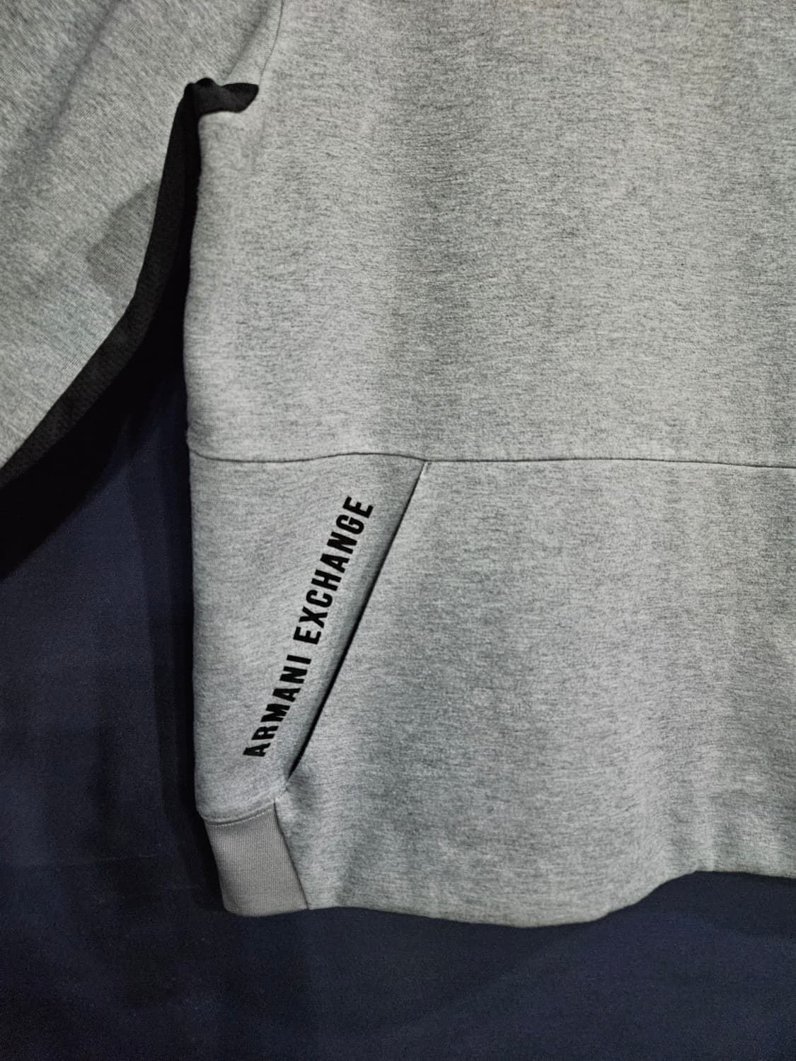 아르마니 익스체인지 그레이 남성 세미오버핏 100 맨투맨  상품이미지6
