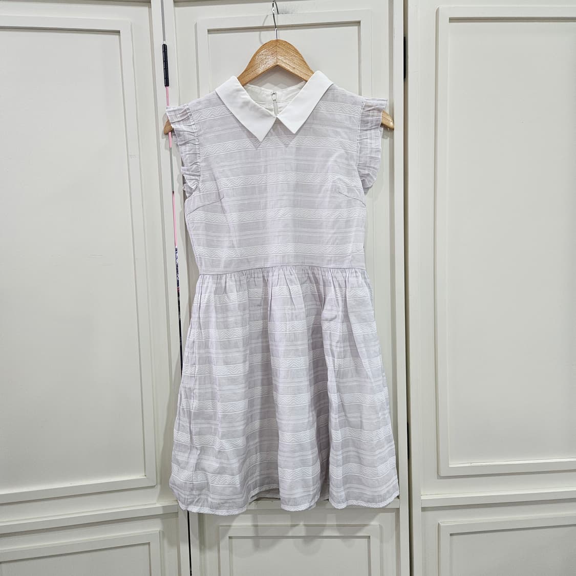 화이트 카라 프릴 원피스 상품이미지1