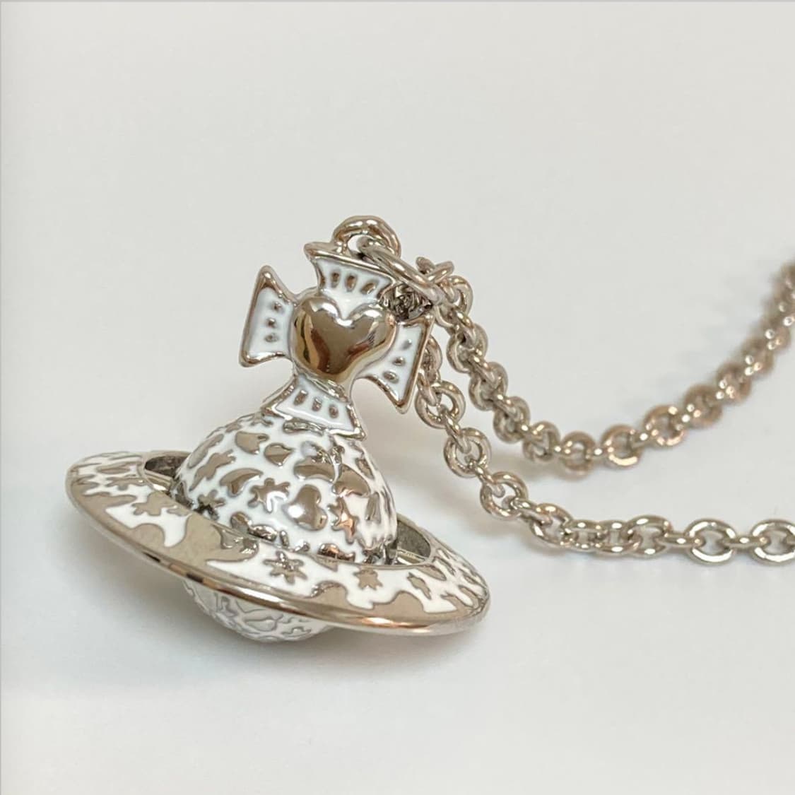 비비안웨스트우드 아카이브 화이트 orb 각인 팬던트 목걸이 상품이미지1