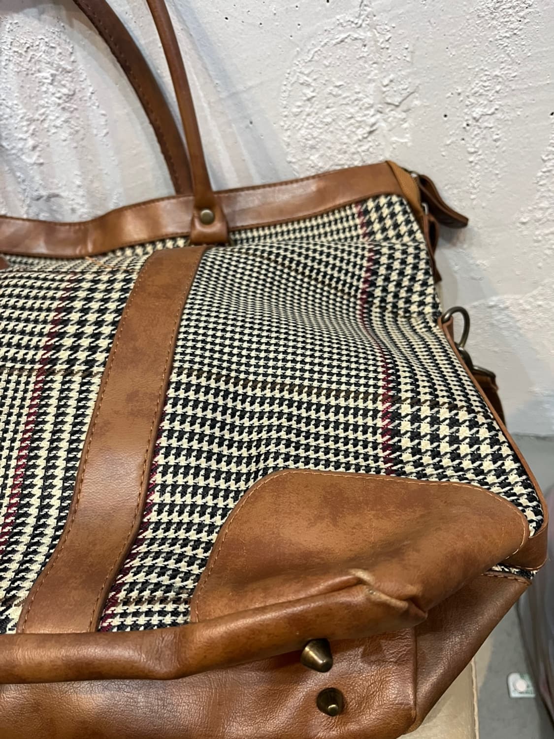 NAFNAF 빈티지 체크 레더 트리밍 크로스 토트백 상품이미지5