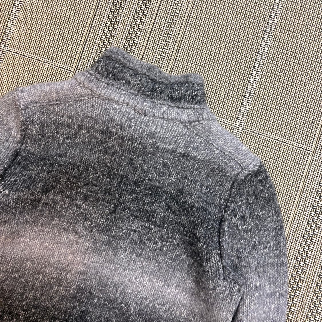 돌채 앤 가바나 그라데이션 그레이 터틀넥 스웨터 상품이미지6