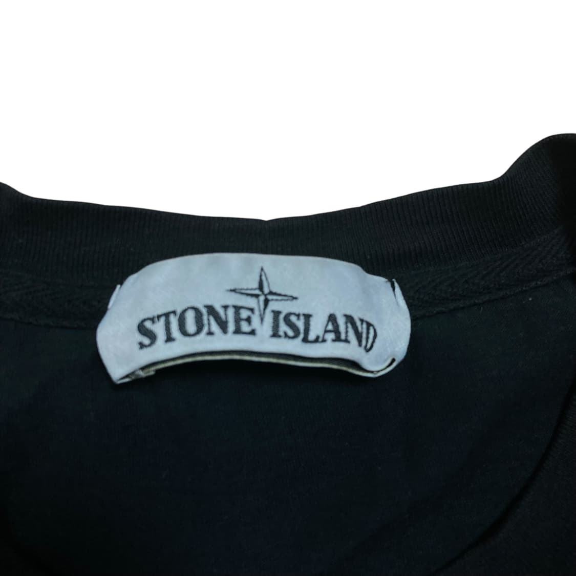 스톤 아일랜드 박스 패치 로고 블랙 하프 티 상품이미지4
