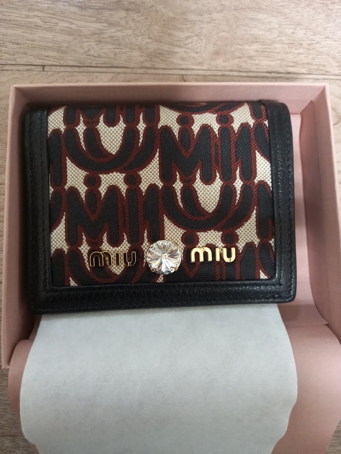 미우미우 크리스탈 자카드 반지갑 상품이미지1