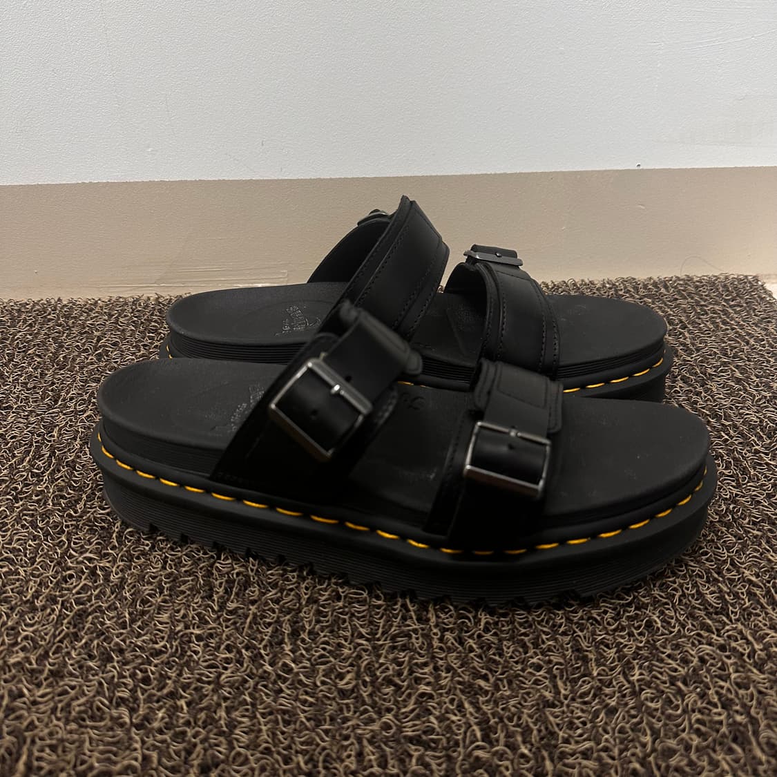 닥터마틴 마일즈 가죽 버클 샌들 블랙 270 상품이미지2