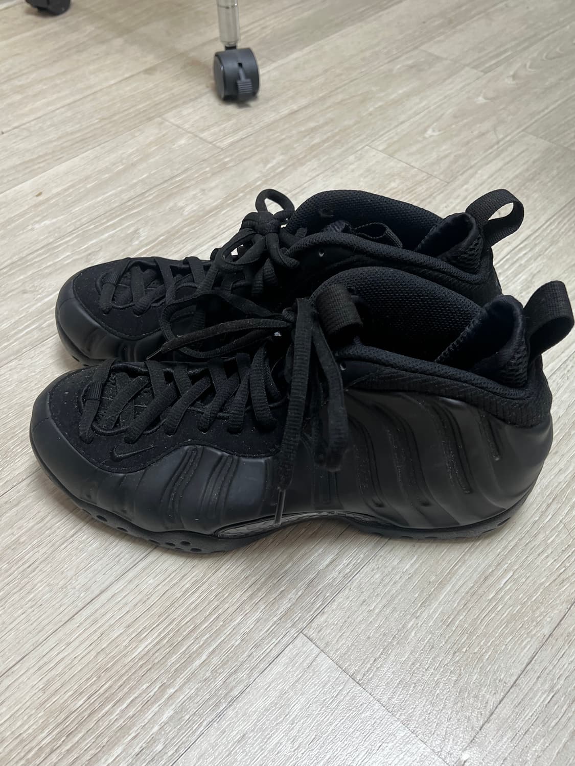 나이키 폼포짓 블랙 앤트러사이트 255 상품이미지1