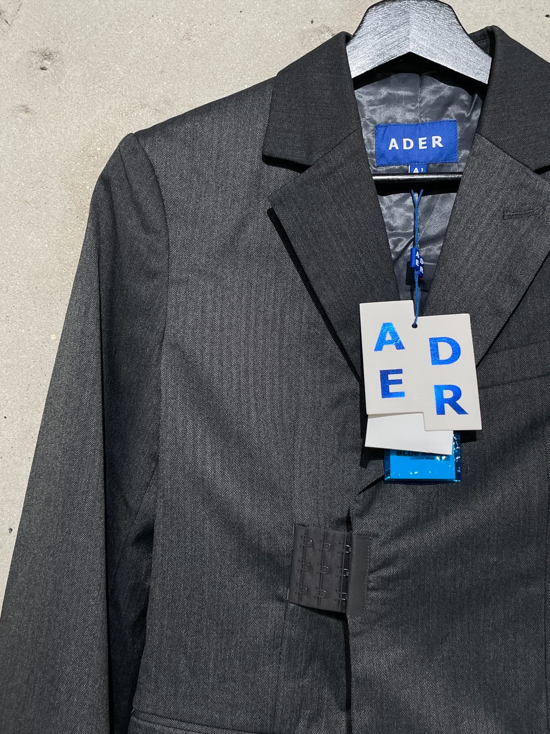 아더에러 21S/S 차콜 후크 플랩포켓 블레이저 상품이미지2