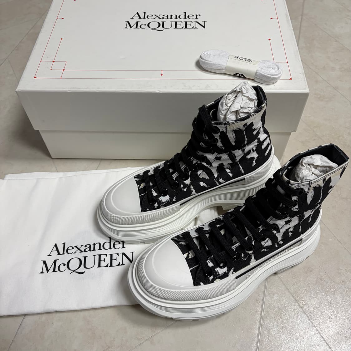 새상품(230)알렉산더맥퀸 그래피티 트레드 슬릭 부츠 화이트블랙 상품이미지1