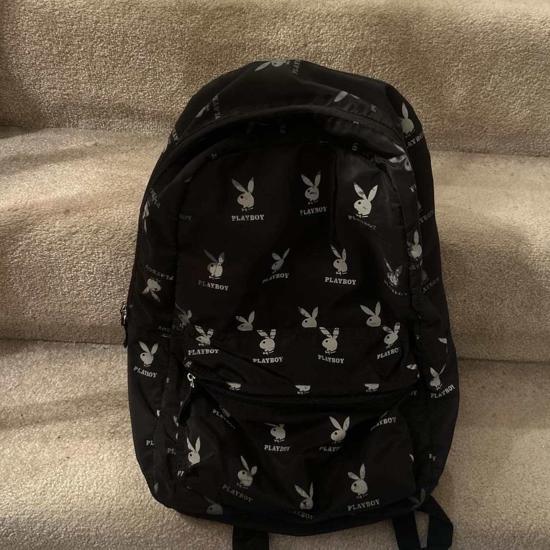 플레이보이 올 오버 프린트 백팩 블랙 상품이미지1