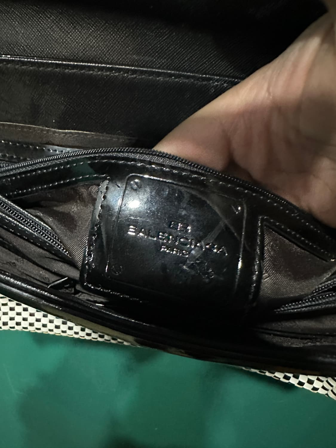 발렌시아가 체커보드 숄더백 상품이미지9