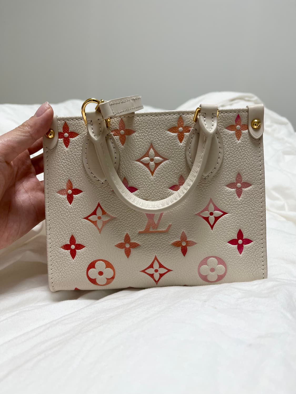 루이비통 온더고 PM 아이보리 토트백 상품이미지1