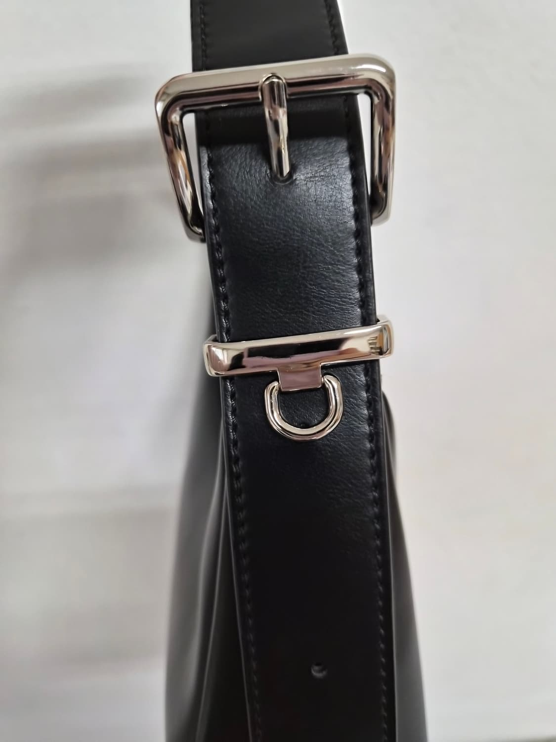 무신사 스탠다드 우먼 아치호보백 블랙 상품이미지3