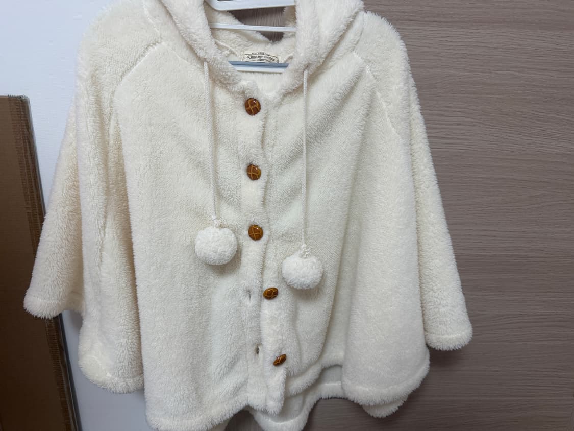 모리걸 메론빵 버튼 폼폼이 케이프 상품이미지1