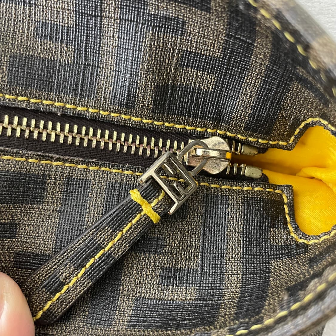 펜디 정품 주카패턴 쇼퍼백 상품이미지4