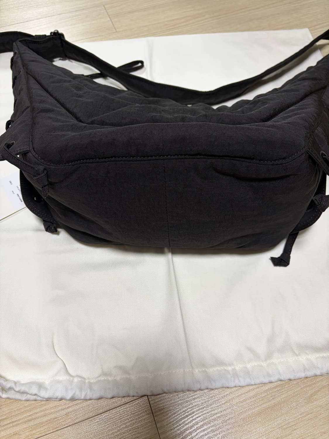 르메르 소프트 게임백 미디엄 다크 초코 판매합니다. 상품이미지5