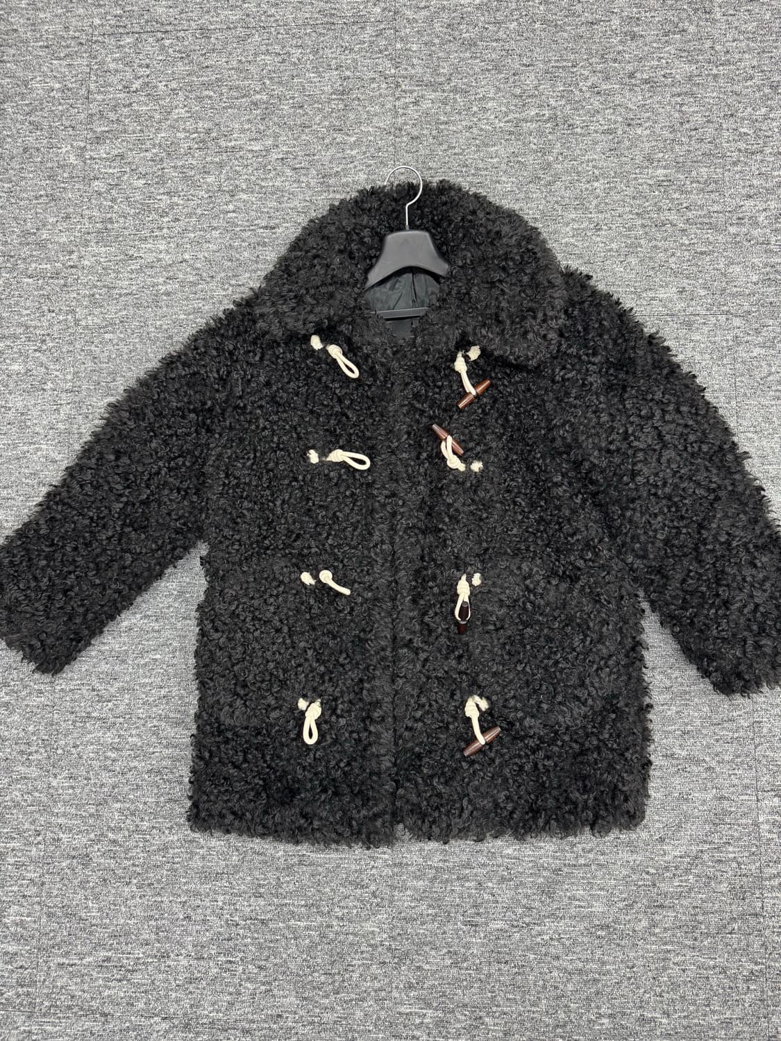 마이스 뽀글 더플 퍼 코트 블랙 상품이미지1