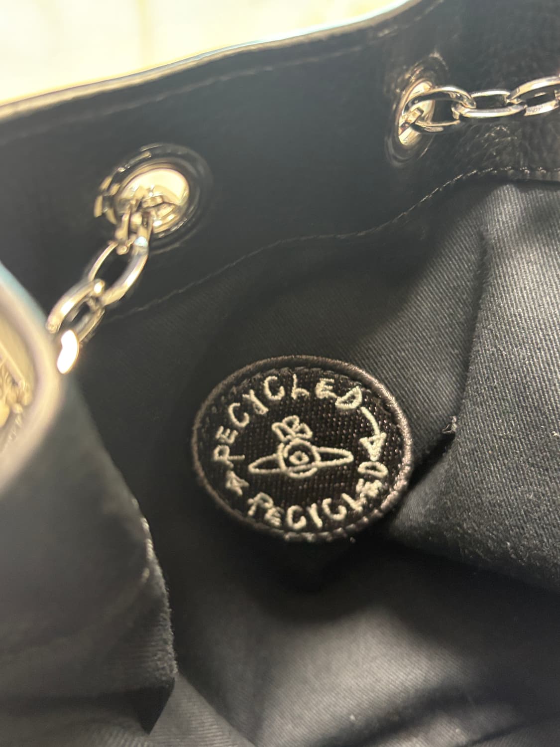 비비안웨스트우드 크리시 스몰 버킷백 상품이미지4