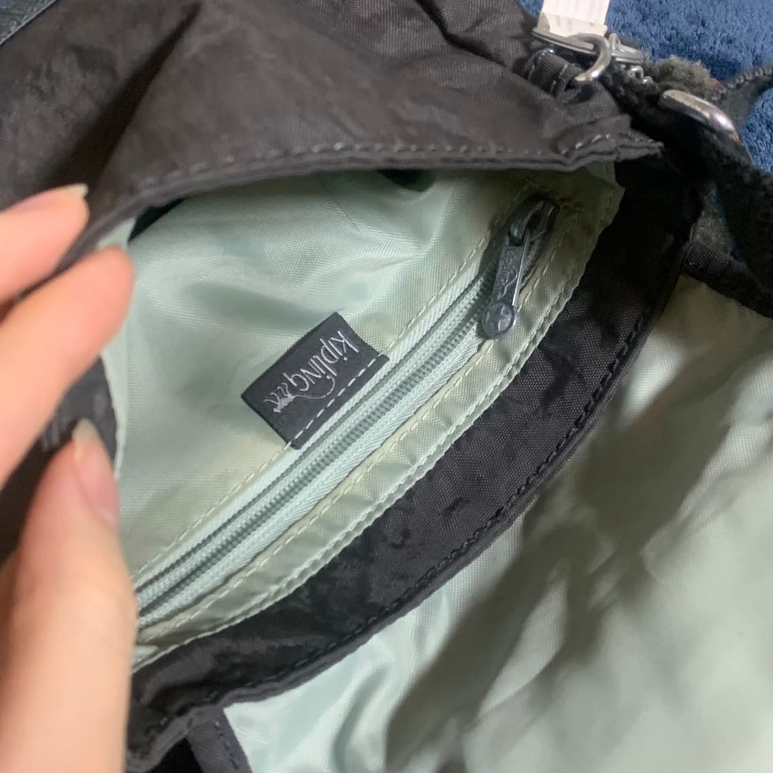 키플링 숄더백 차콜 상품이미지2