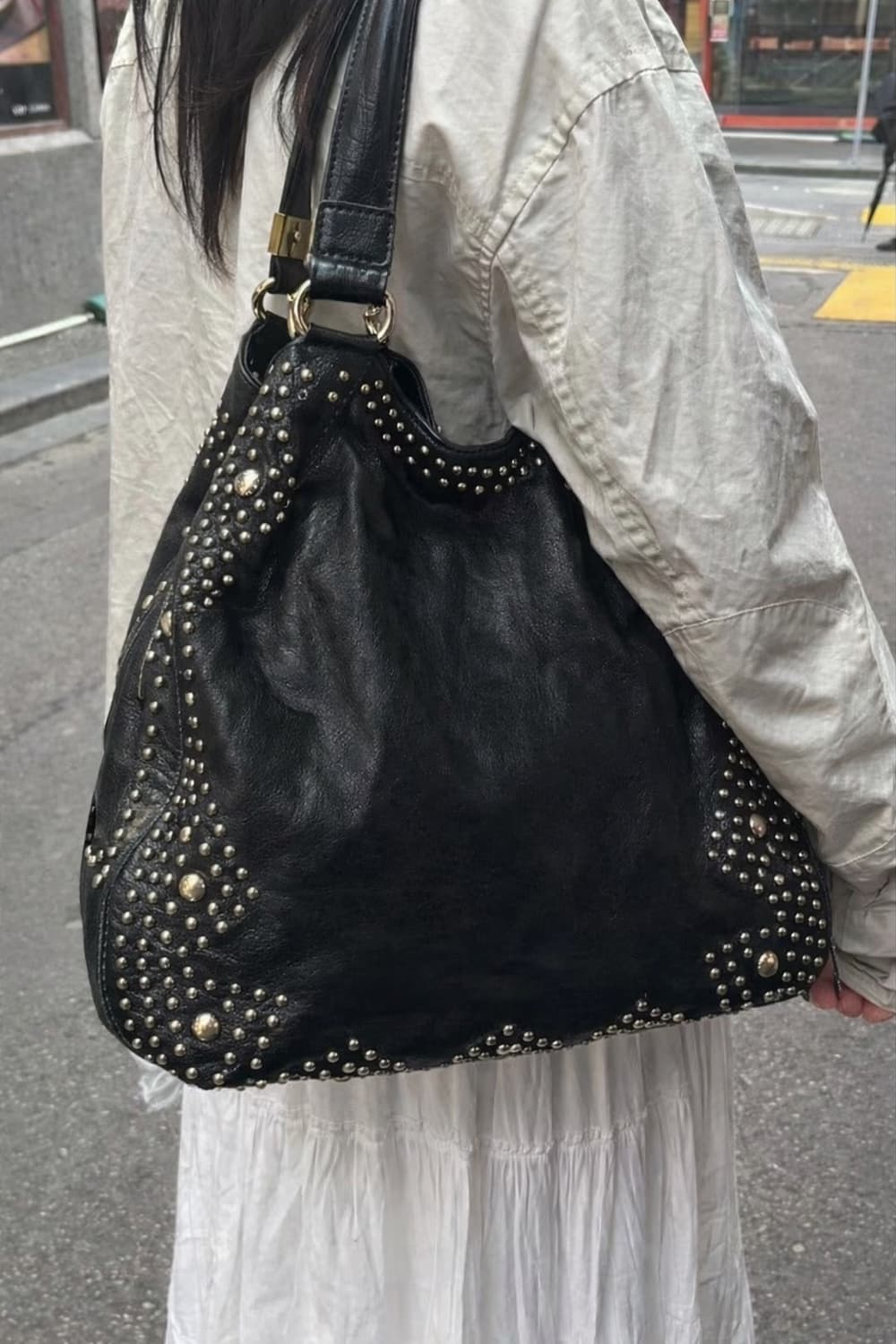 YSL 생로랑 로디 락 스터드 호보백 상품이미지3