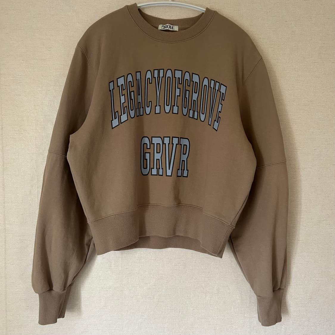 그로브 LEGACY 맨투맨 네이비, 베이지 [차정원 착용] 상품이미지7