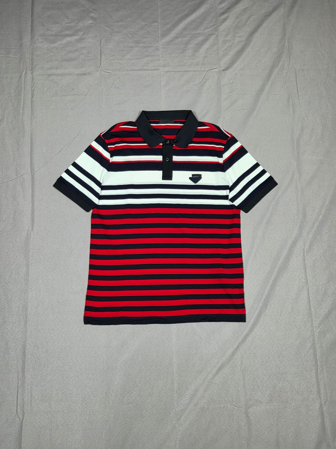 (새상품) [프라다] 트라이앵글 배색 스트라이프 카라티 | S00076 상품이미지1