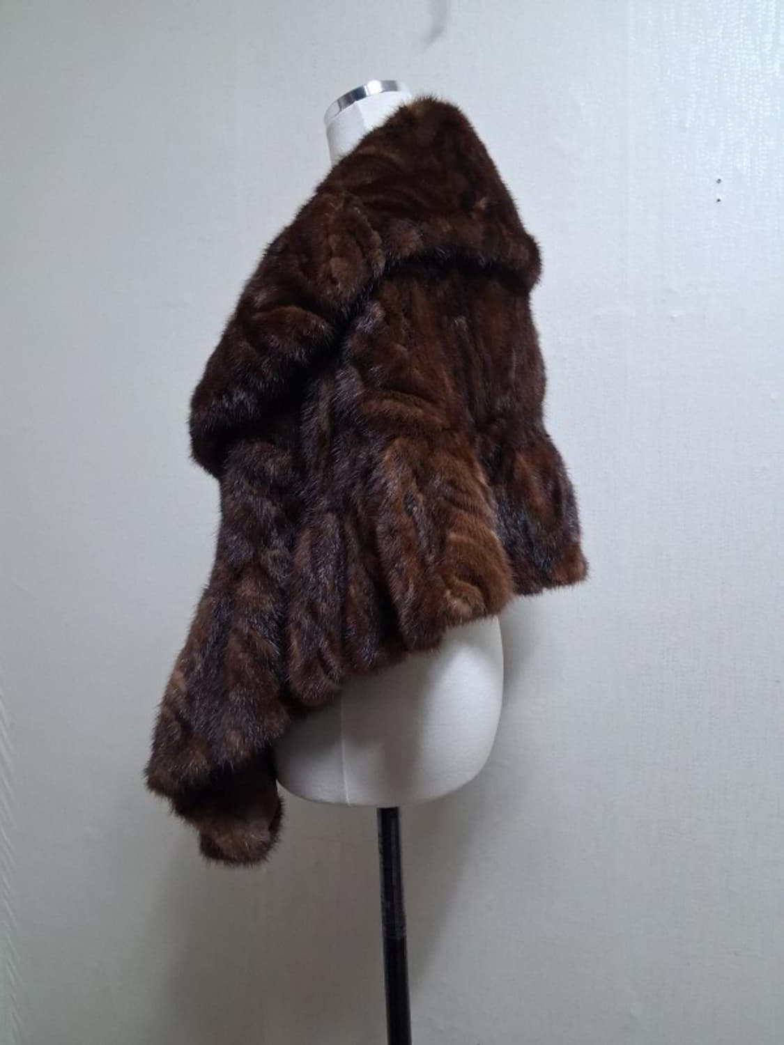 FABIANE 파비안느 밍크 케이프 밍크망토 표기프리 천연밍크 
원산지  상품이미지3