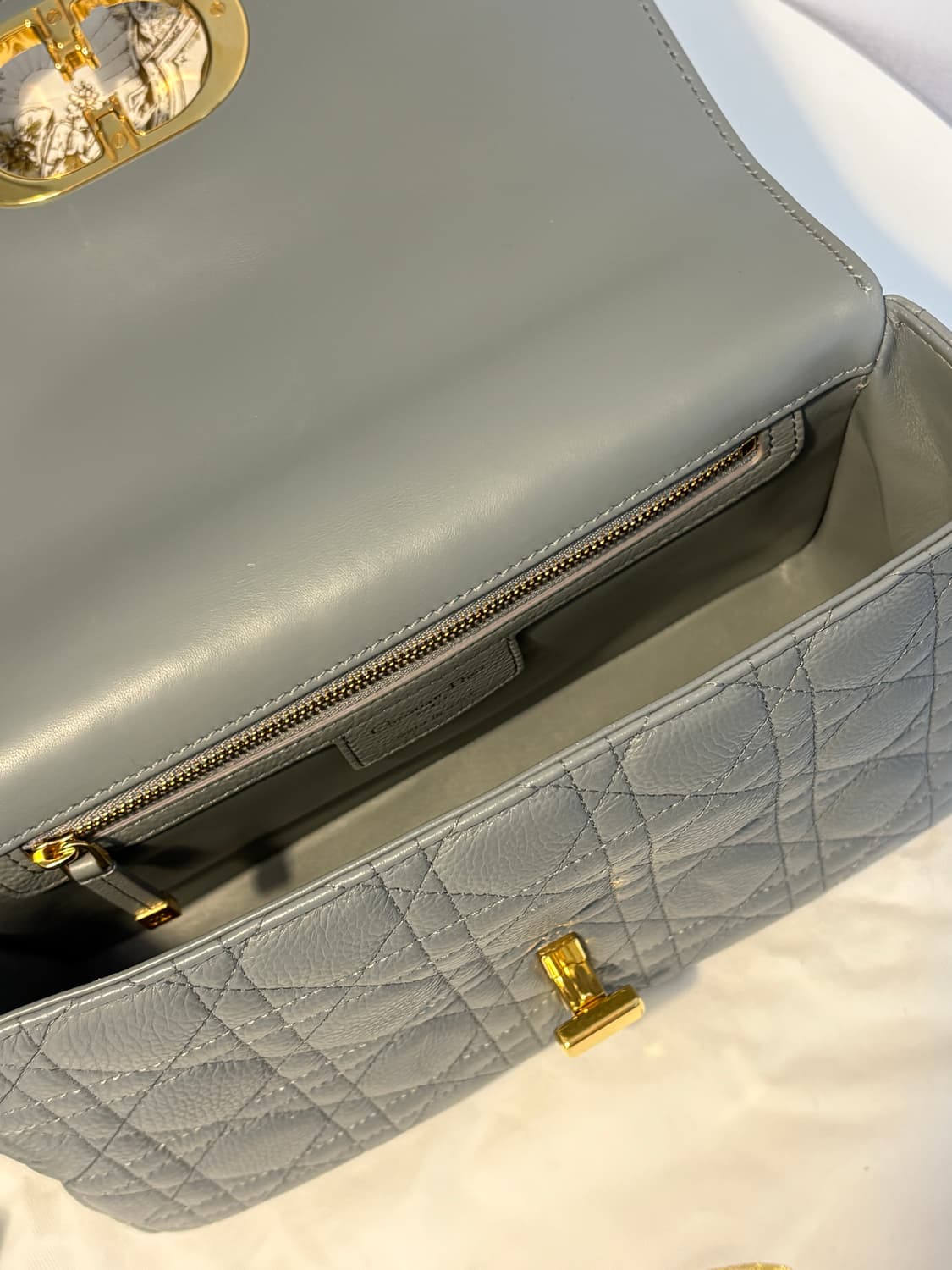 디올 카로백 미디엄 상품이미지8