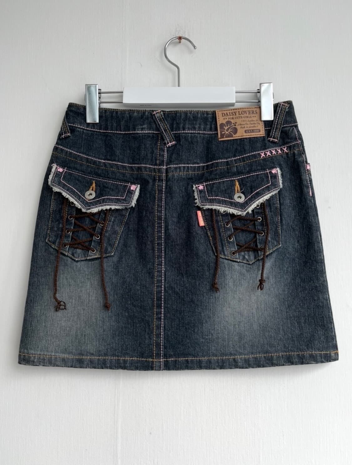 DAISY LOVERS 프리즘 자수 아일렛 데님 스커트 상품이미지1