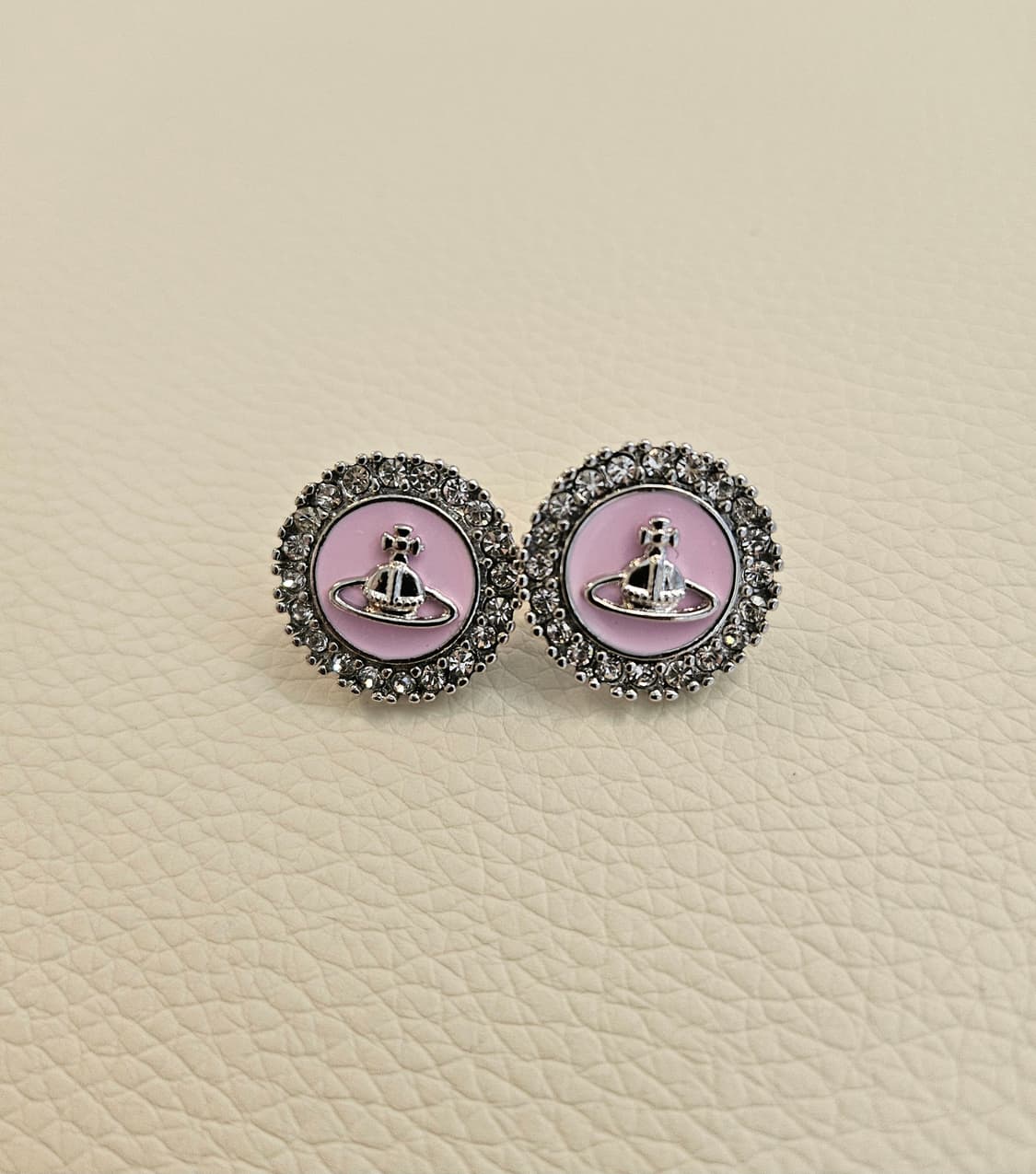 비비안웨스트우드 업사이클링 핑크 단추 귀걸이 상품이미지1