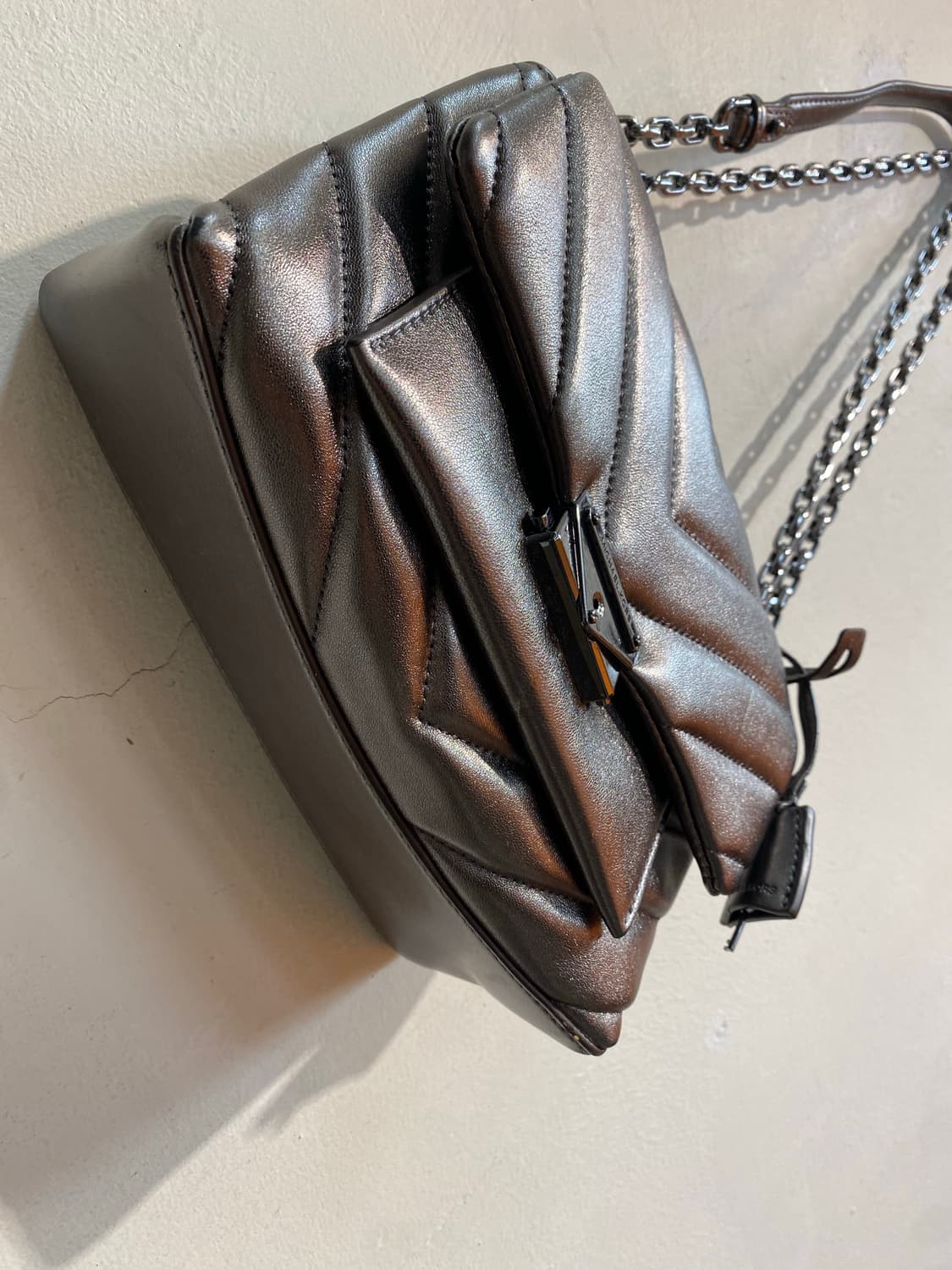 마이클 코어스(Michael Kors)양가죽 미디엄 메탈릭 숄더백 상품이미지6