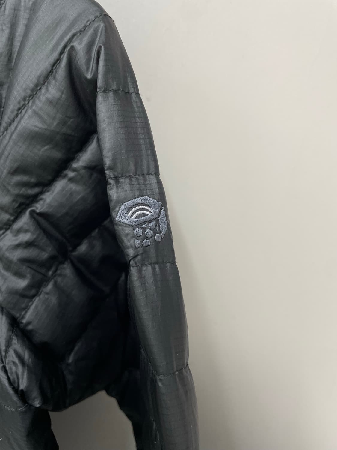 마운틴 하드웨어 블랙 경량 다운 패딩 H975 상품이미지4