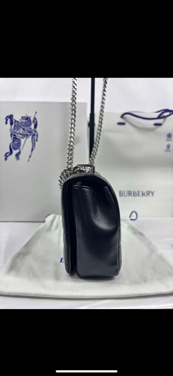 (새상품)버버리 퀼팅 램스킨 스몰 롤라 백 블랙 8059510 상품이미지4