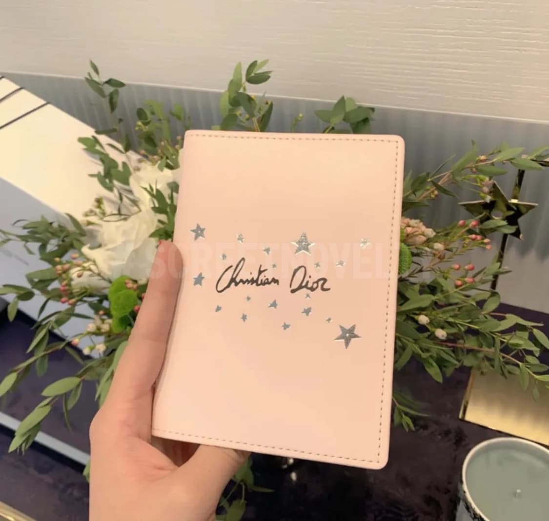 디올뷰티 여권지갑 여권홀더 핑크 디올 기프트  상품이미지3