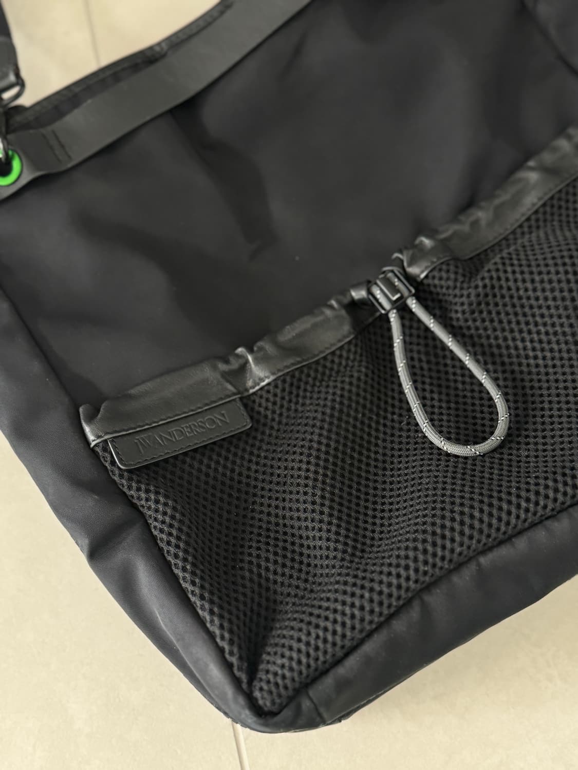 JW Anderson 블랙 나일론 토트 백 (크기변형) 상품이미지7