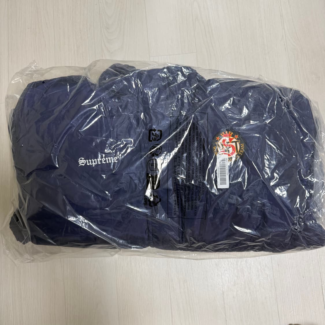 슈프림 x 엄브로 다운 퍼퍼 자켓 네이비 - 25FW 상품이미지2