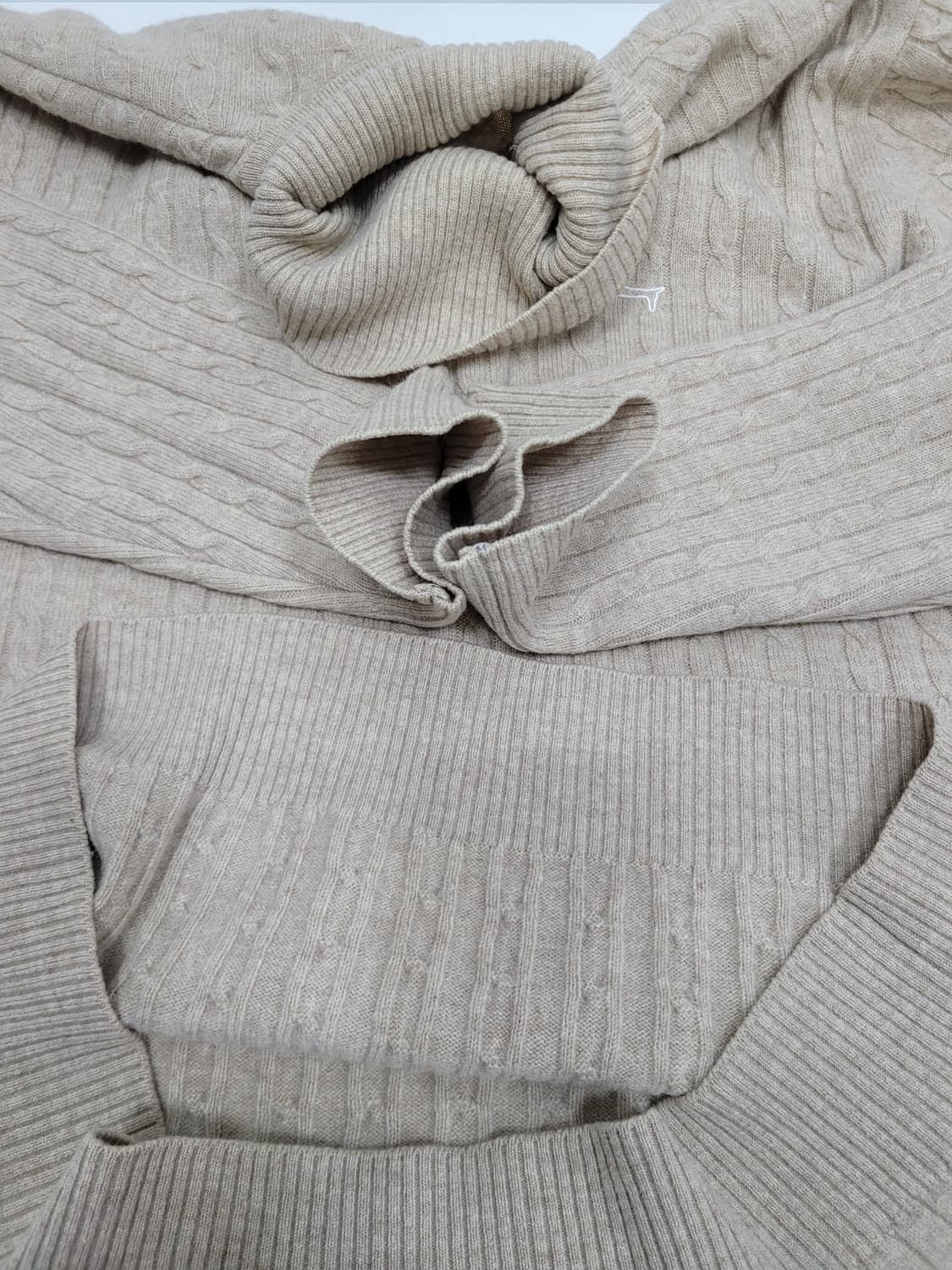 루이까스텔 울 캐시미어 터틀넥 케이블 니트 스웨트 / 남 100 베이지
 상품이미지7