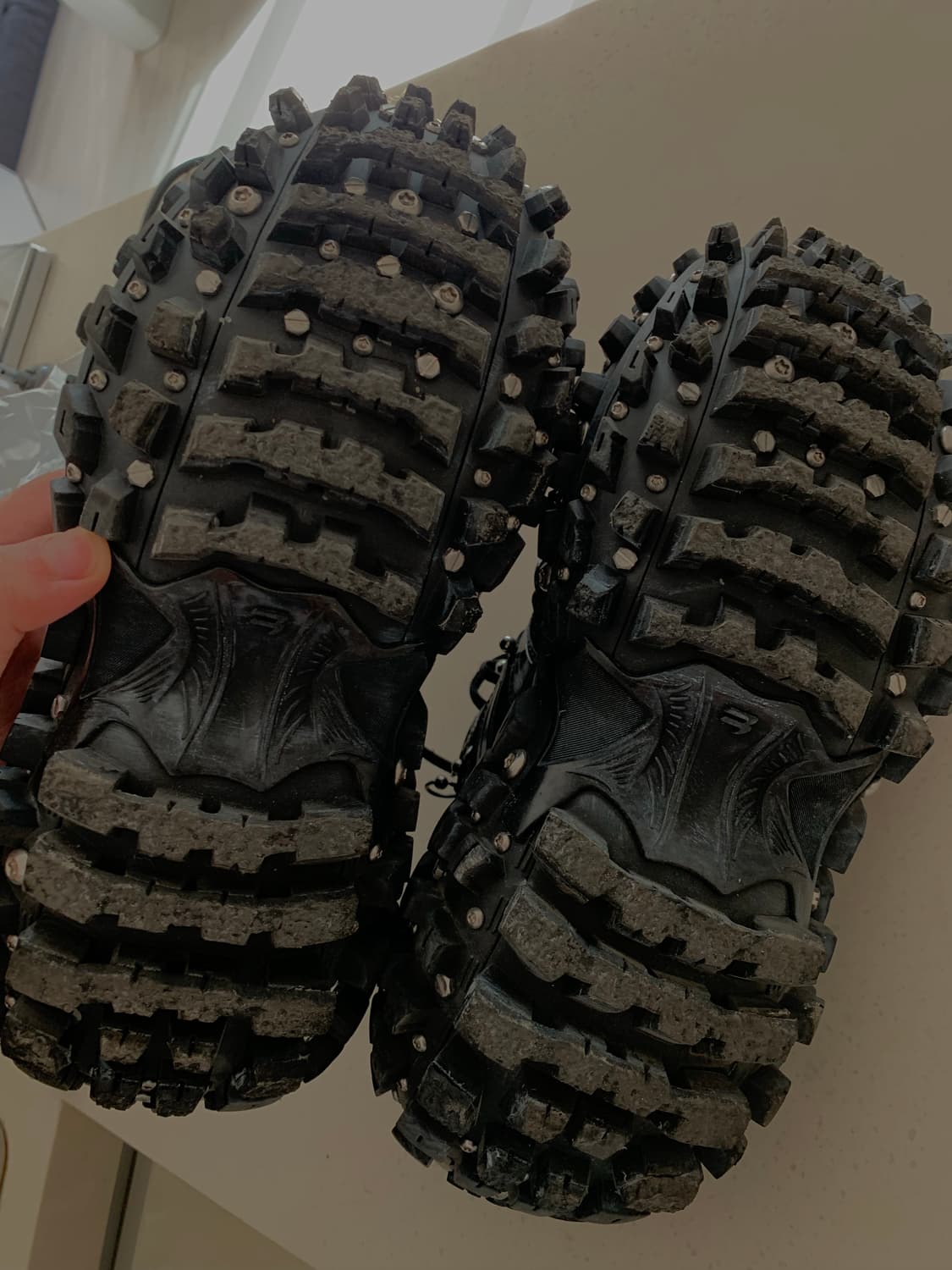 발렌시아가 피어싱 디펜더 바운서 42 상품이미지4