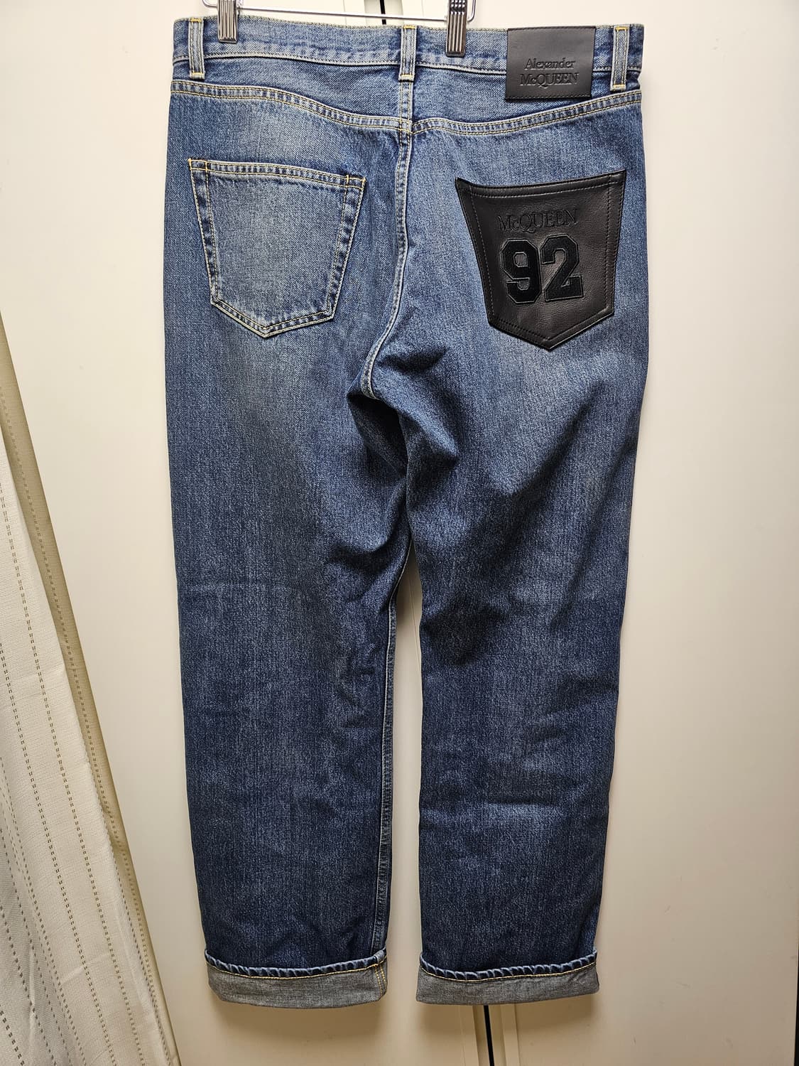 새상품 25ss 알렉산더 맥퀸 양가죽 컬렉션 데님 팬츠(매장판) 상품이미지4
