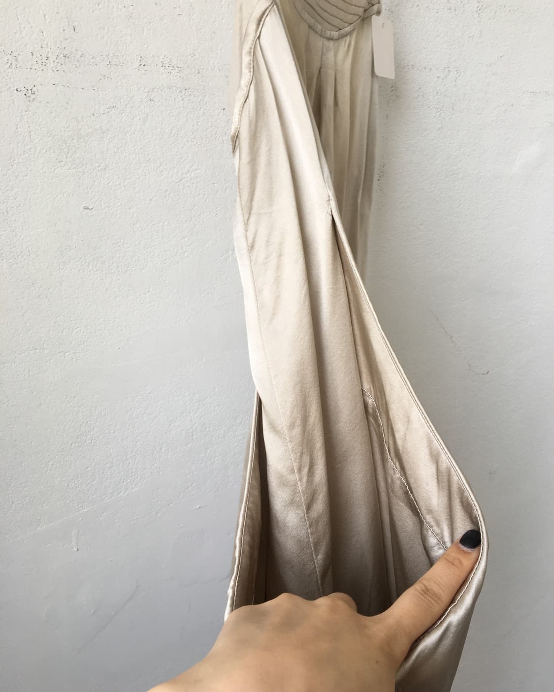 Glossy unbalanced point sleeveless onepi 상품이미지4
