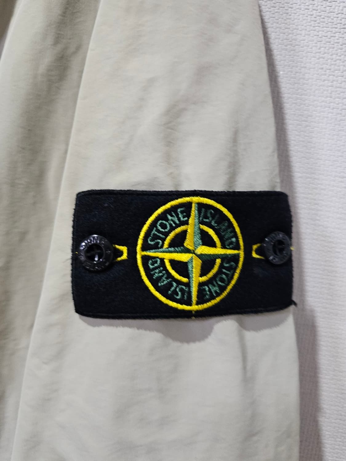 정품 스톤아일랜드 마이크로 랩스 카코트 100 / L 상품이미지4