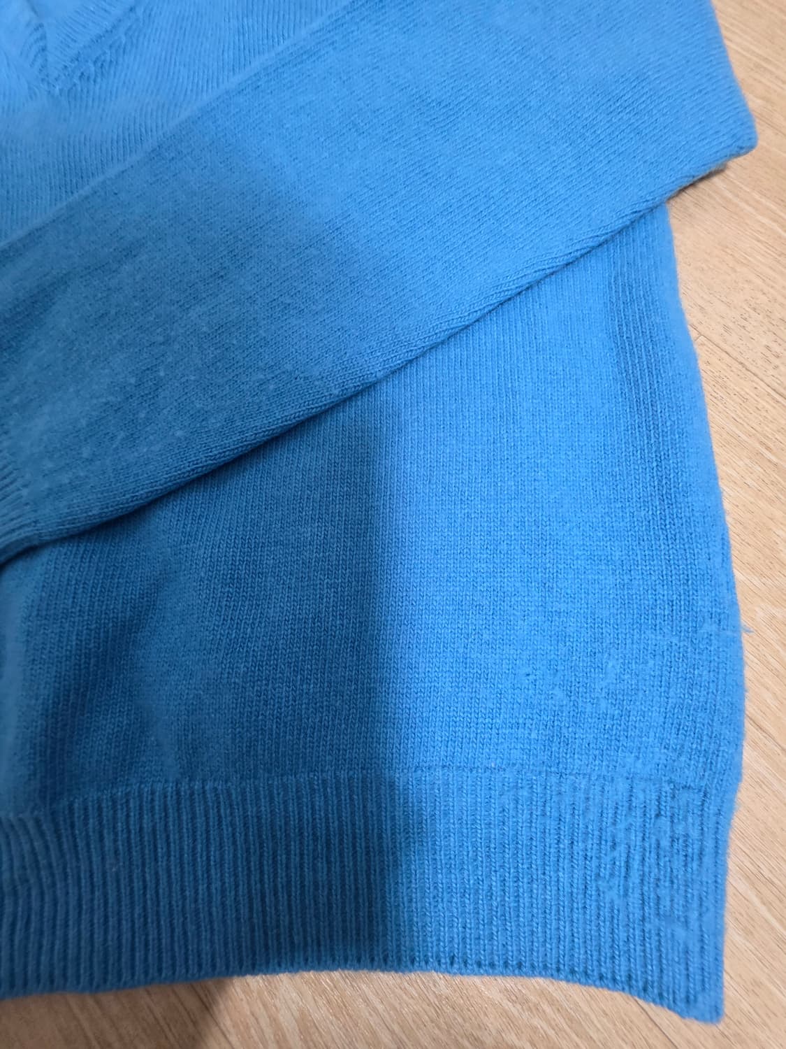 유라고 캐시미어 블렌디드 브이넥 니트 상품이미지6