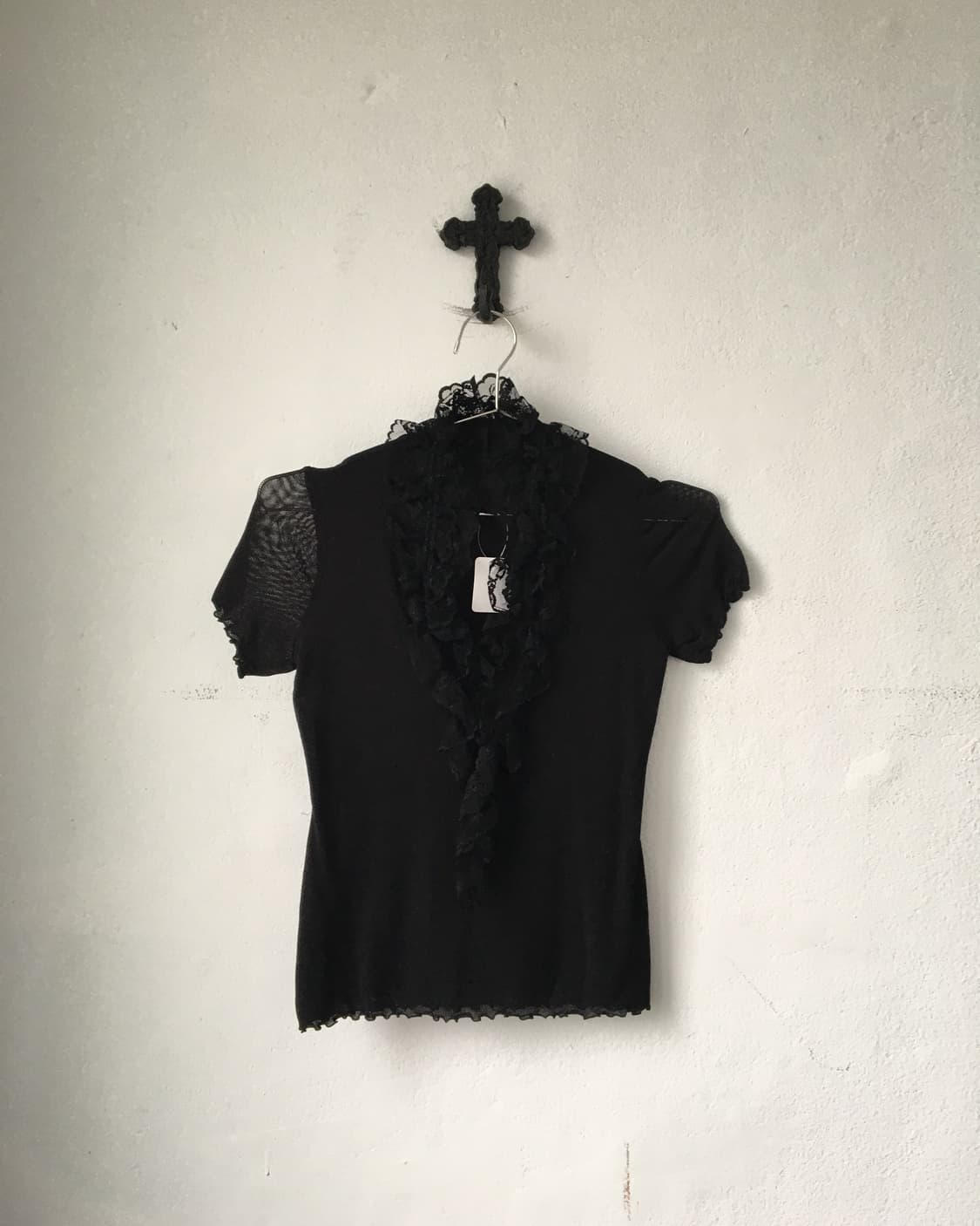 Ruffle point mesh top 상품이미지2