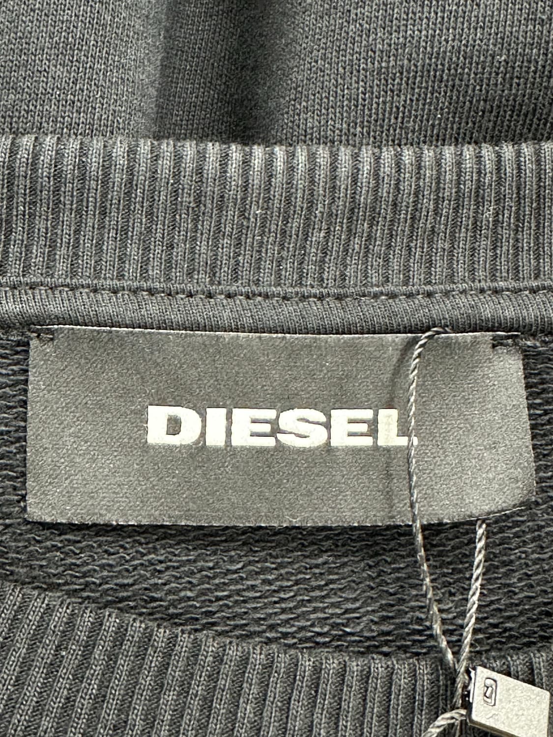 DIESEL 지퍼 디테일 맨투맨 상품이미지8