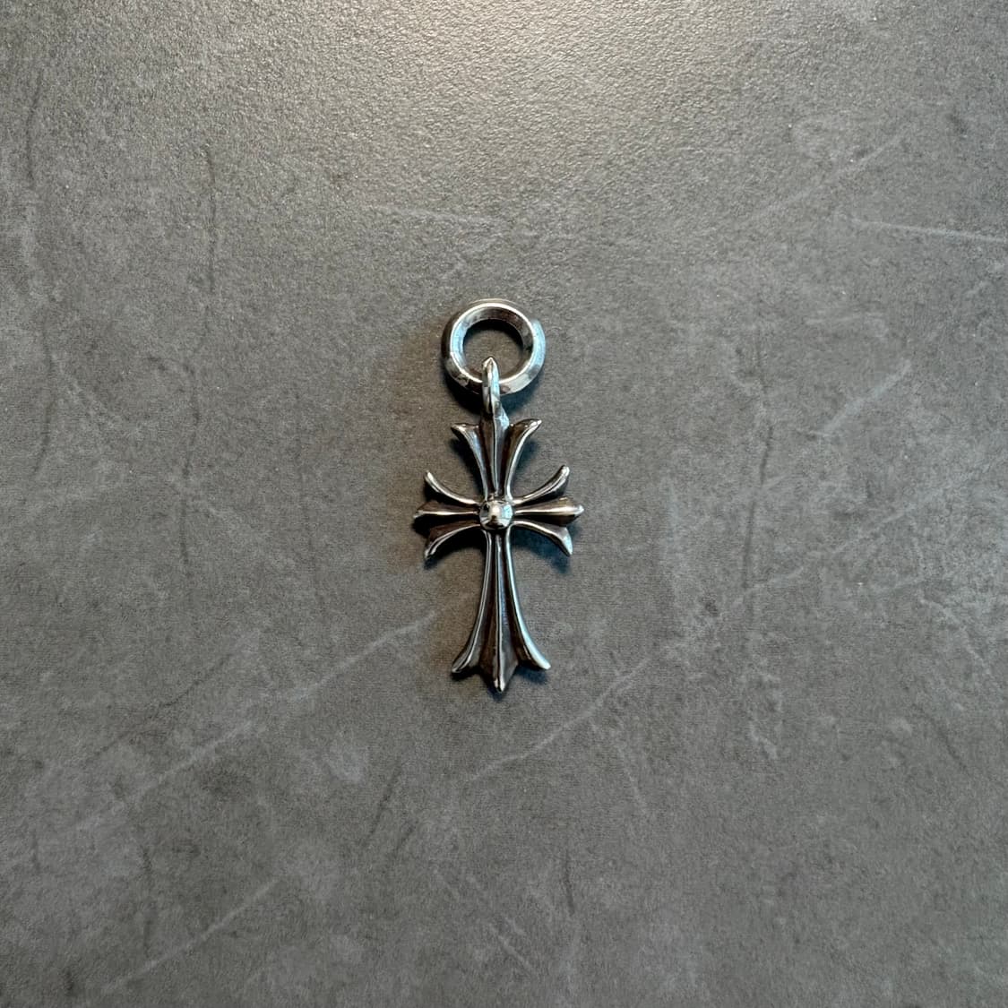 크롬하츠 타이니 크로스 펜던트 상품이미지2