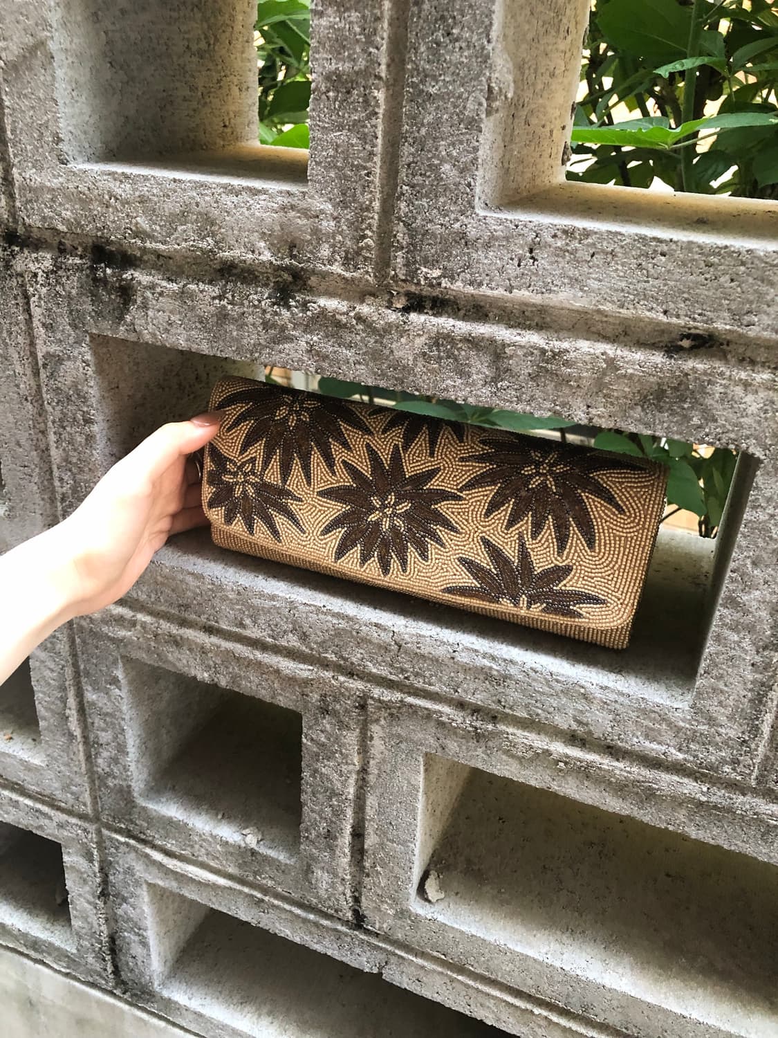 beige floral beaded clutch bag 상품이미지1