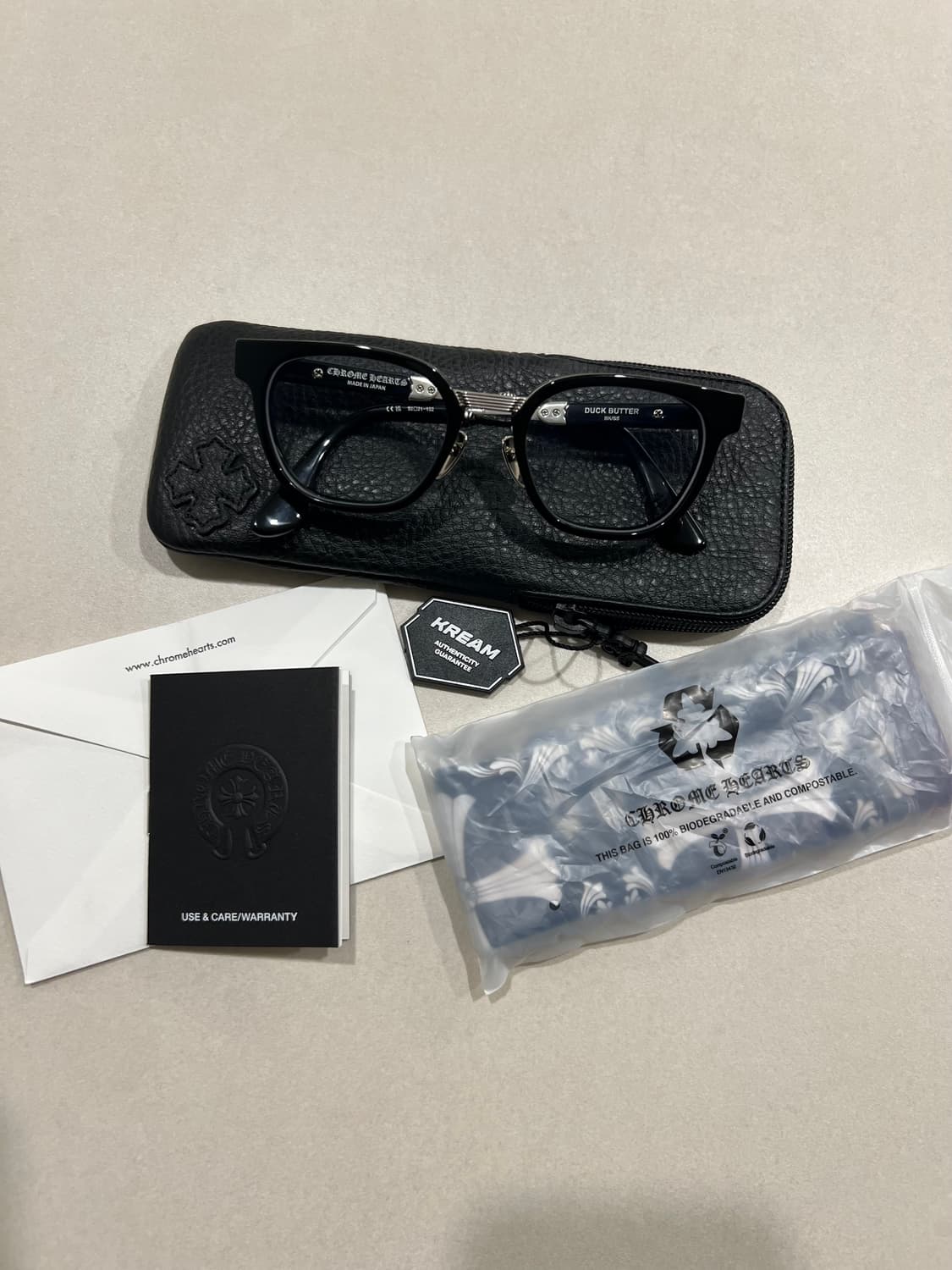 (크림에서 26년3월9일에 구매한)26년 블랙앤실버 덕버터 판매합니다 상품이미지1